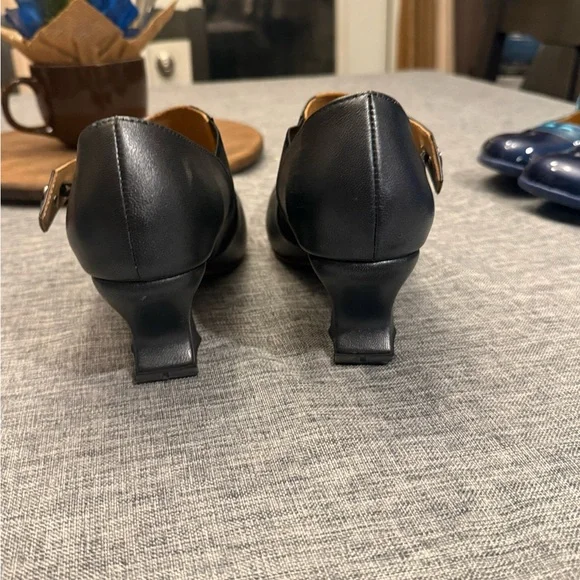 John Fluevog Black Curved Heel Shoes - Picture 3 of 7